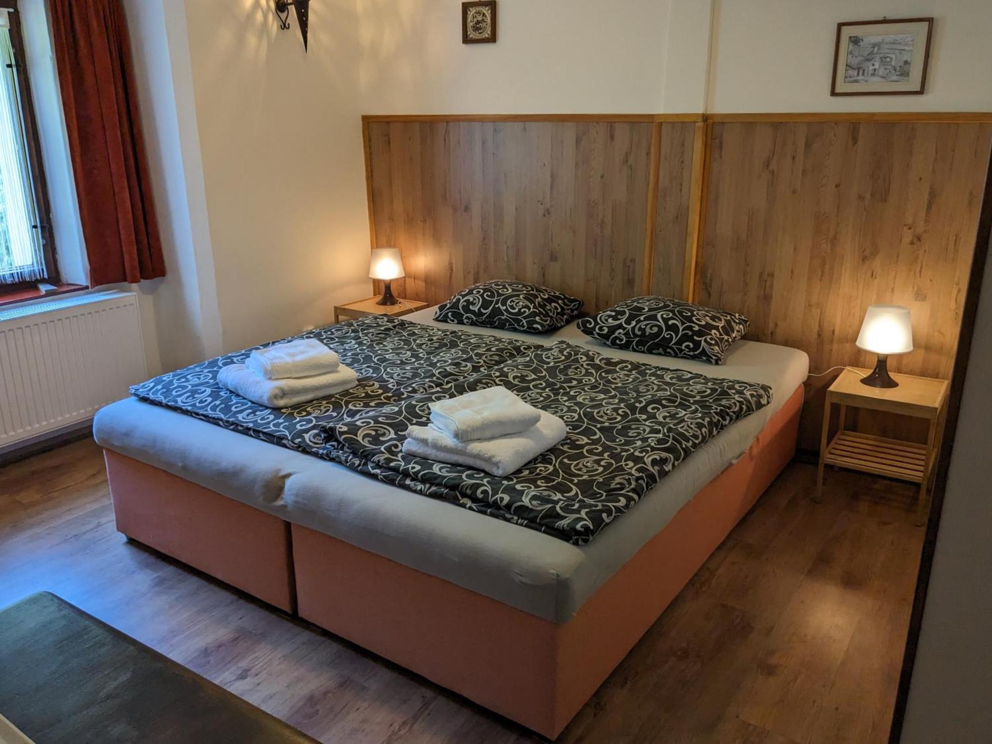 Bed And Breakfast Tvrz Velká Bukovina Eksteriør bilde