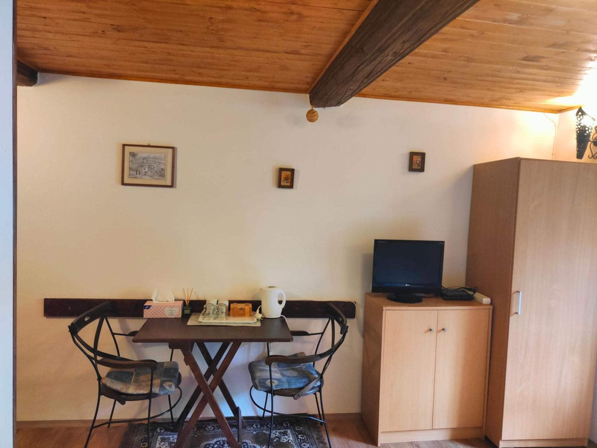 Bed And Breakfast Tvrz Velká Bukovina Eksteriør bilde
