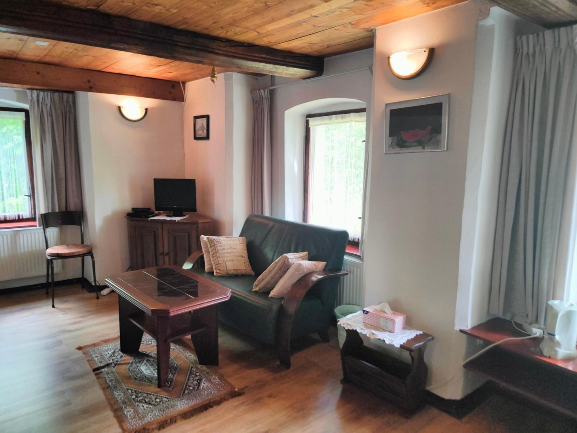 Bed And Breakfast Tvrz Velká Bukovina Eksteriør bilde