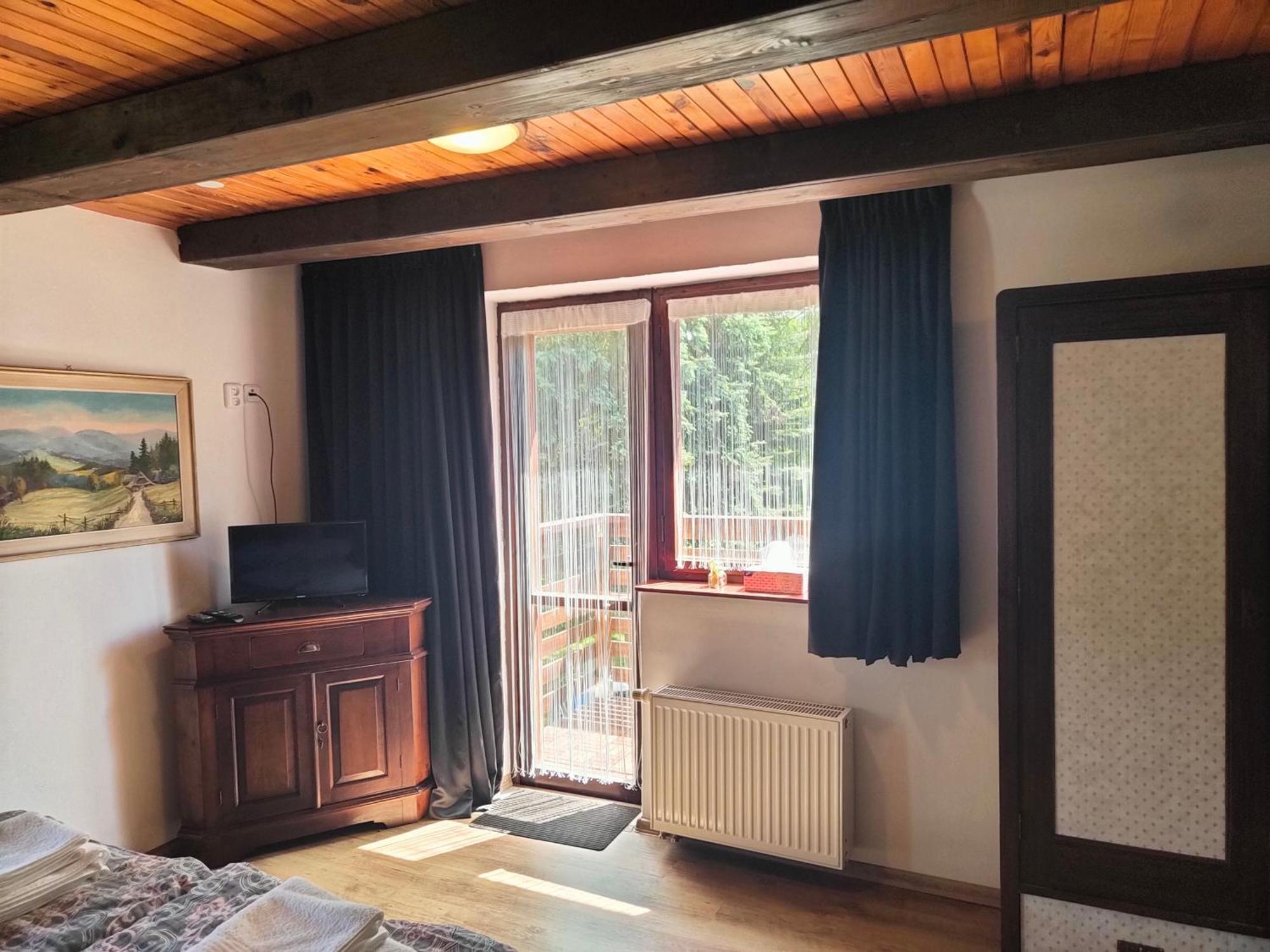 Bed And Breakfast Tvrz Velká Bukovina Eksteriør bilde
